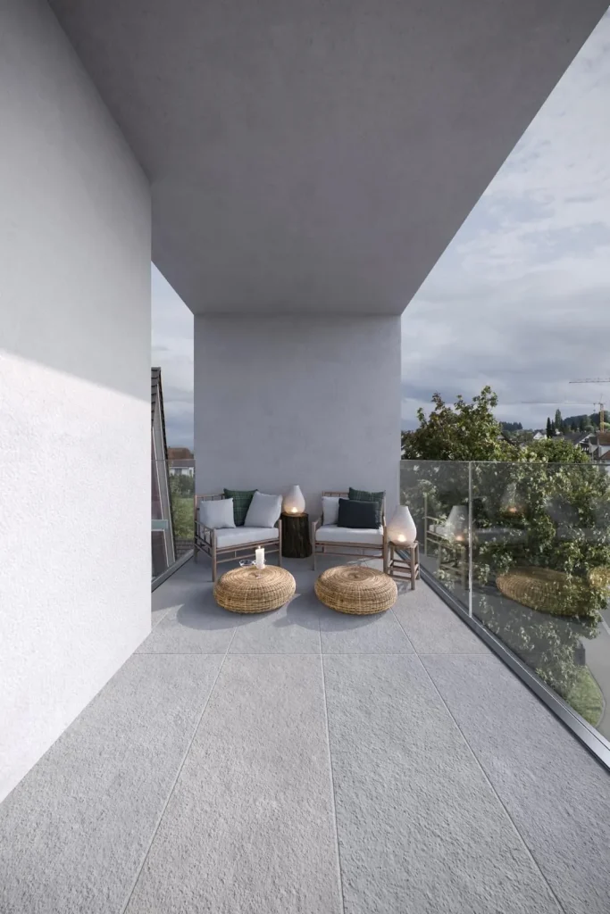 Boswilerhof, gedeckter Balkon mit Sitzgruppe